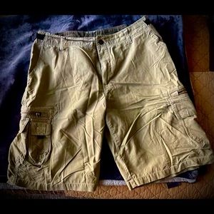 *** KUHL-DRY CARGO SHORTS *** LIGHT WEIGHT, FAST DRYING SHORTS, EUC!!!